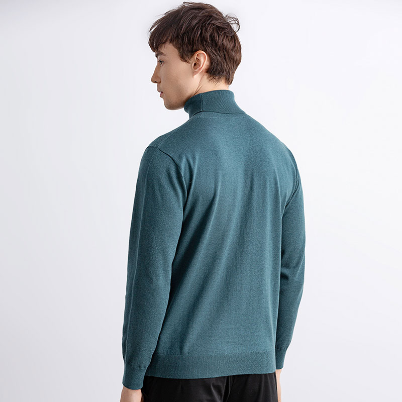 Le pull à cou rond en cachemire est l'addition idéale à votre garde-robe